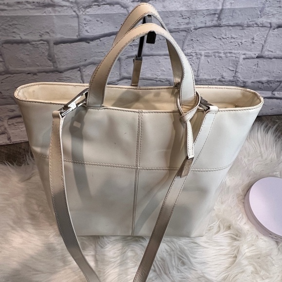 NEW ARRIVAL: GUCCI Patent Leather Off-White Tote Bag - Picture 4 of 13